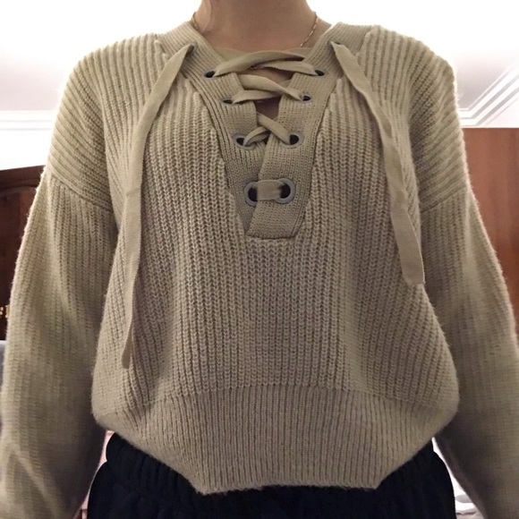 Lace up cozy cropped sweater - Picture 3 of 4